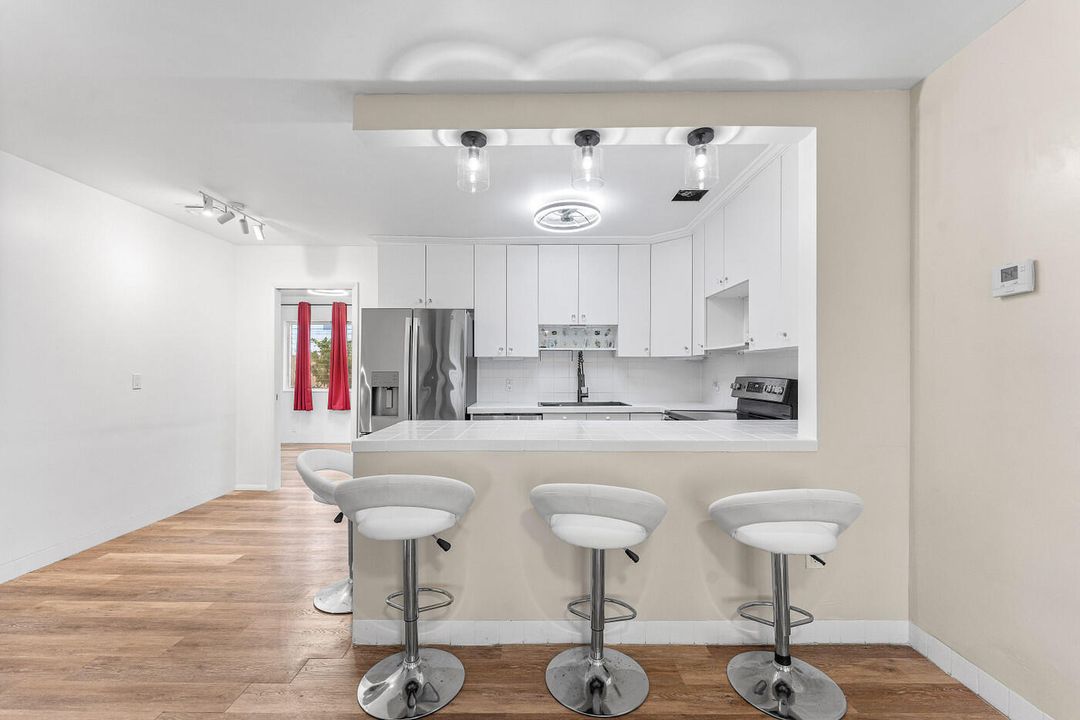 En Venta: $569,500 (3 camas, 2 baños, 1130 Pies cuadrados)