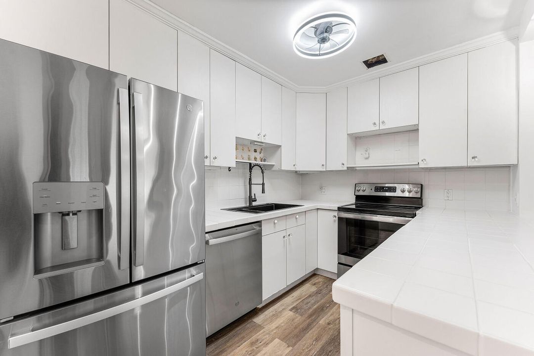 En Venta: $569,500 (3 camas, 2 baños, 1130 Pies cuadrados)