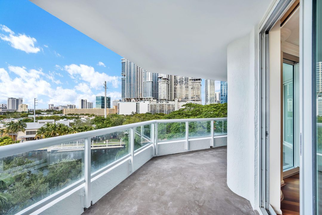 В аренду: $3,300 (2 спален, 2 ванн, 1236 Квадратных фут)