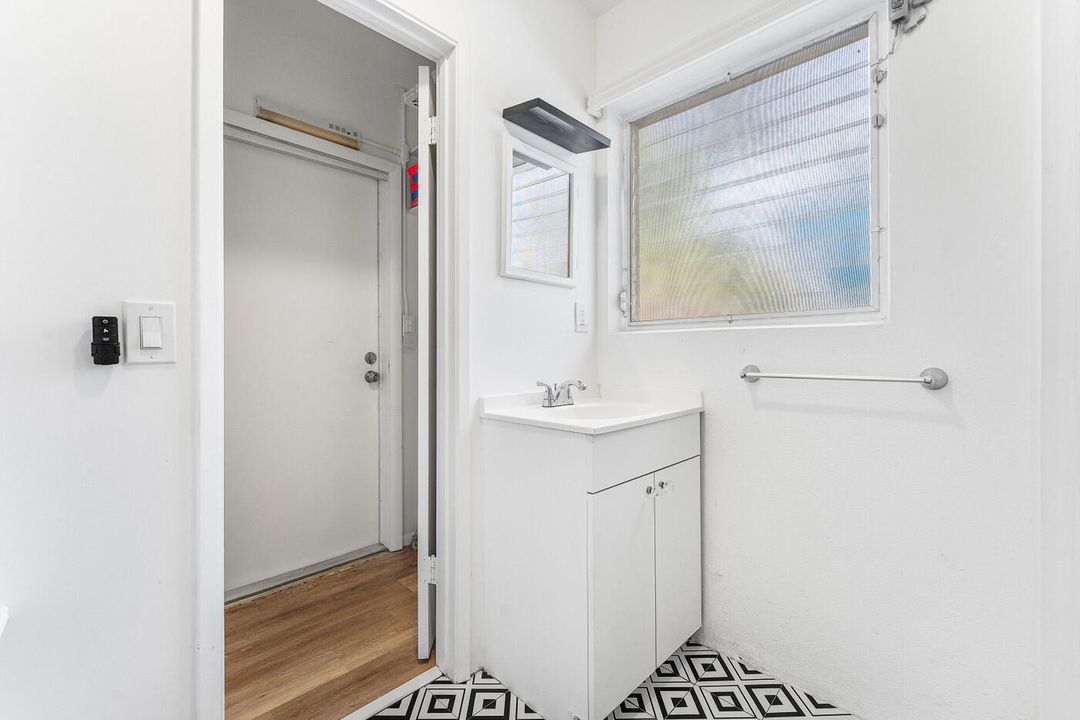 En Venta: $569,500 (3 camas, 2 baños, 1130 Pies cuadrados)