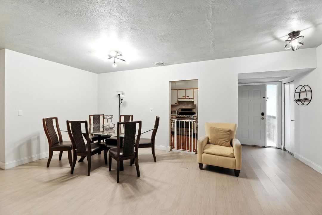 En Venta: $275,000 (3 camas, 2 baños, 1120 Pies cuadrados)