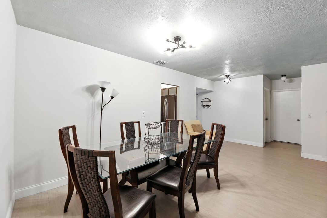 En Venta: $275,000 (3 camas, 2 baños, 1120 Pies cuadrados)