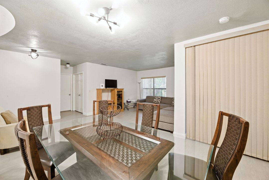 En Venta: $275,000 (3 camas, 2 baños, 1120 Pies cuadrados)