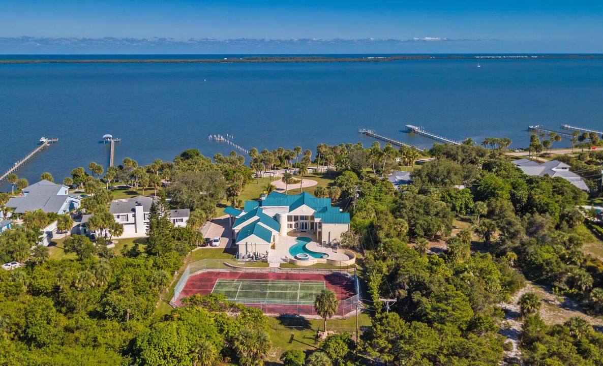 For Sale: $3,750,000 (8 beds, 5 baths, 7389 Square Feet)