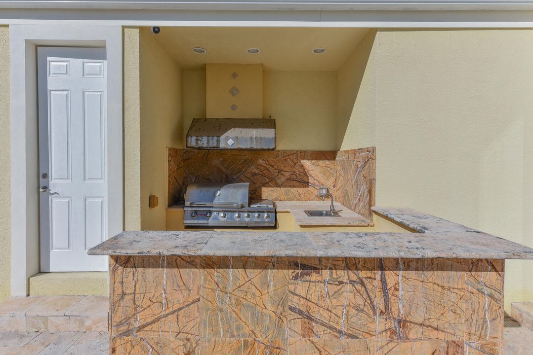 For Sale: $3,750,000 (8 beds, 5 baths, 7389 Square Feet)