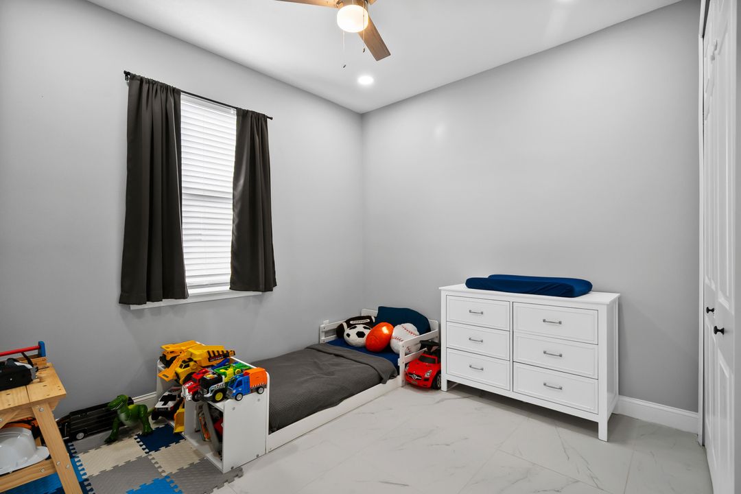 На продажу: $649,900 (5 спален, 3 ванн, 2265 Квадратных фут)