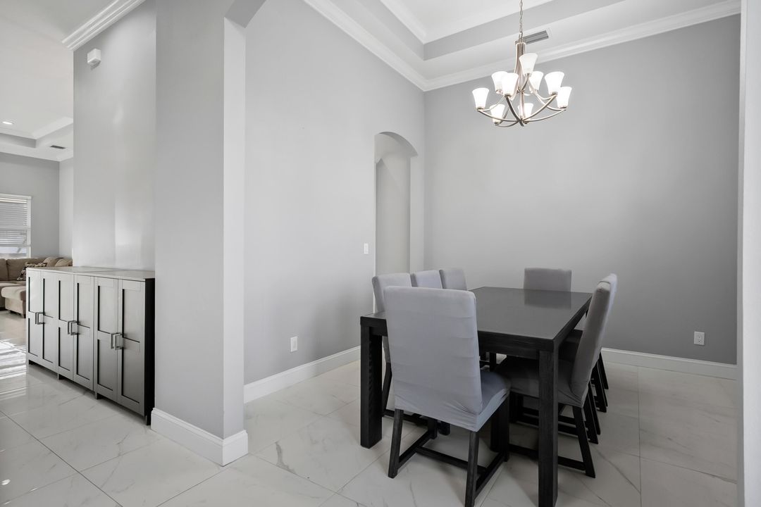 На продажу: $649,900 (5 спален, 3 ванн, 2265 Квадратных фут)