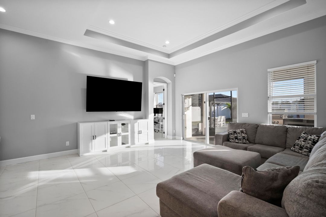 На продажу: $649,900 (5 спален, 3 ванн, 2265 Квадратных фут)