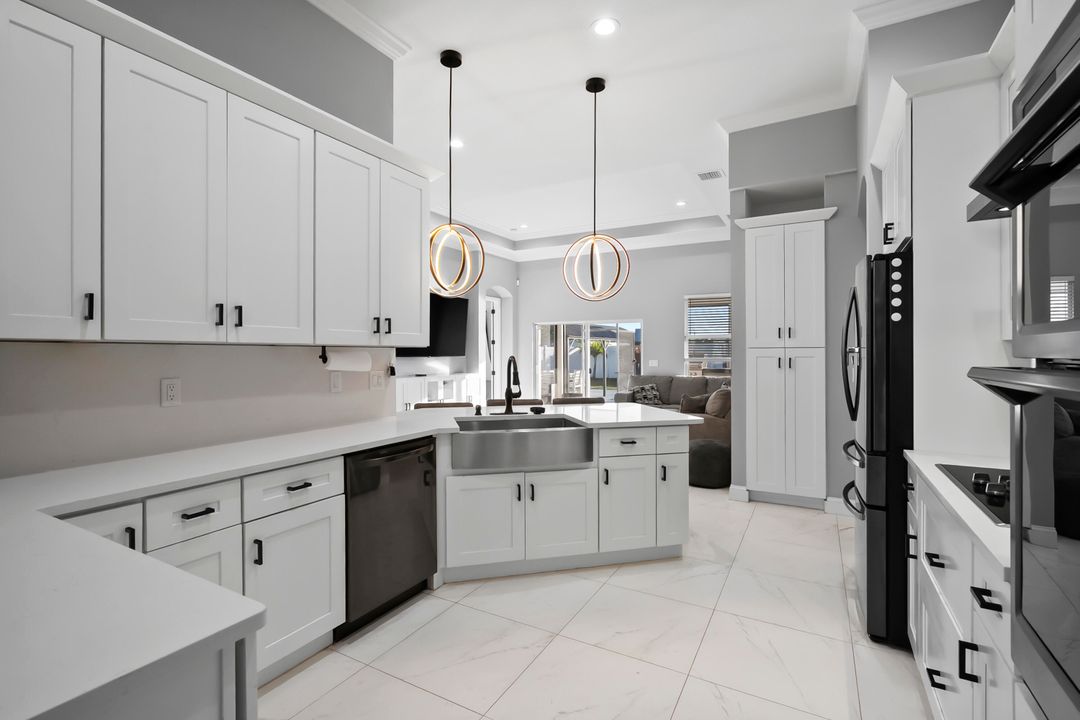 На продажу: $649,900 (5 спален, 3 ванн, 2265 Квадратных фут)