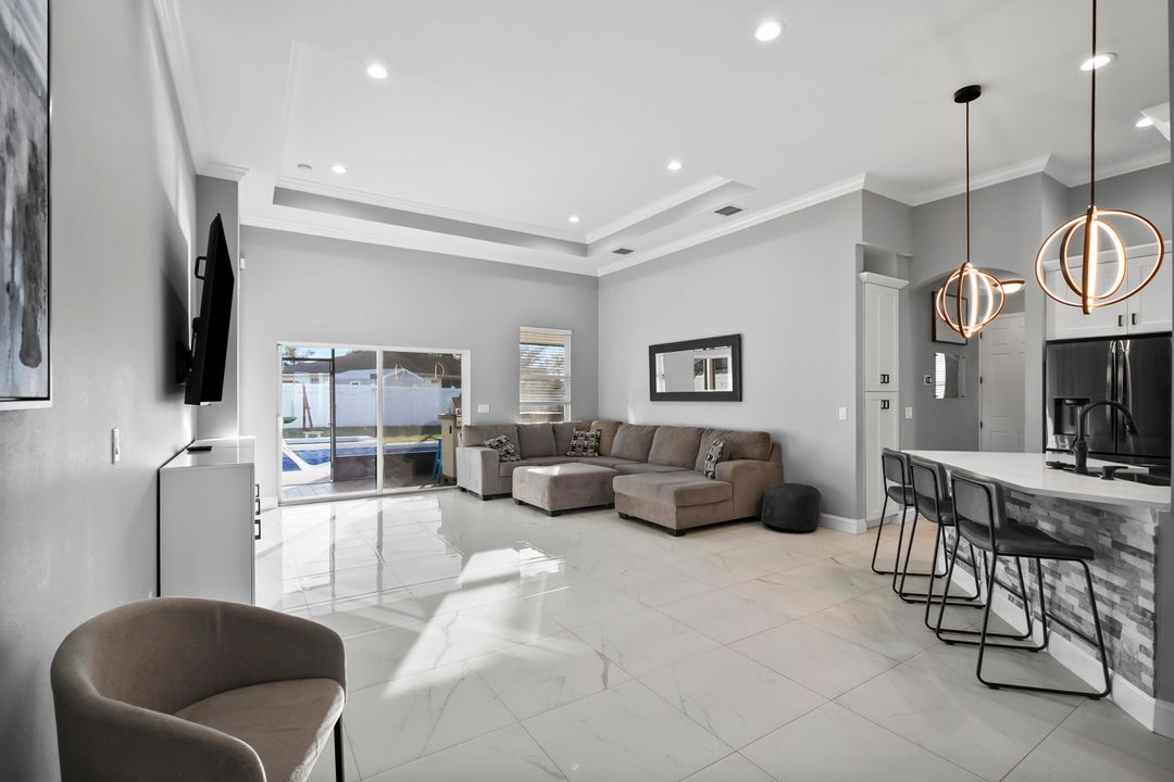 На продажу: $649,900 (5 спален, 3 ванн, 2265 Квадратных фут)