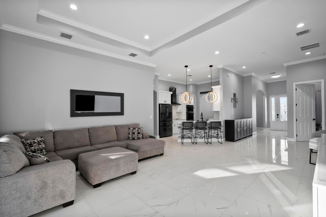 На продажу: $649,900 (5 спален, 3 ванн, 2265 Квадратных фут)