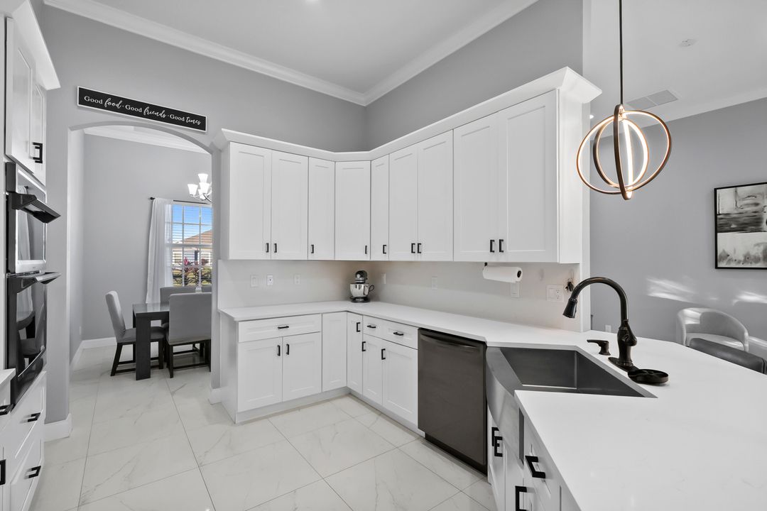 На продажу: $649,900 (5 спален, 3 ванн, 2265 Квадратных фут)