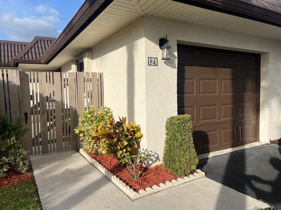 For Rent: $2,095 (2 beds, 2 baths, 1065 Square Feet)