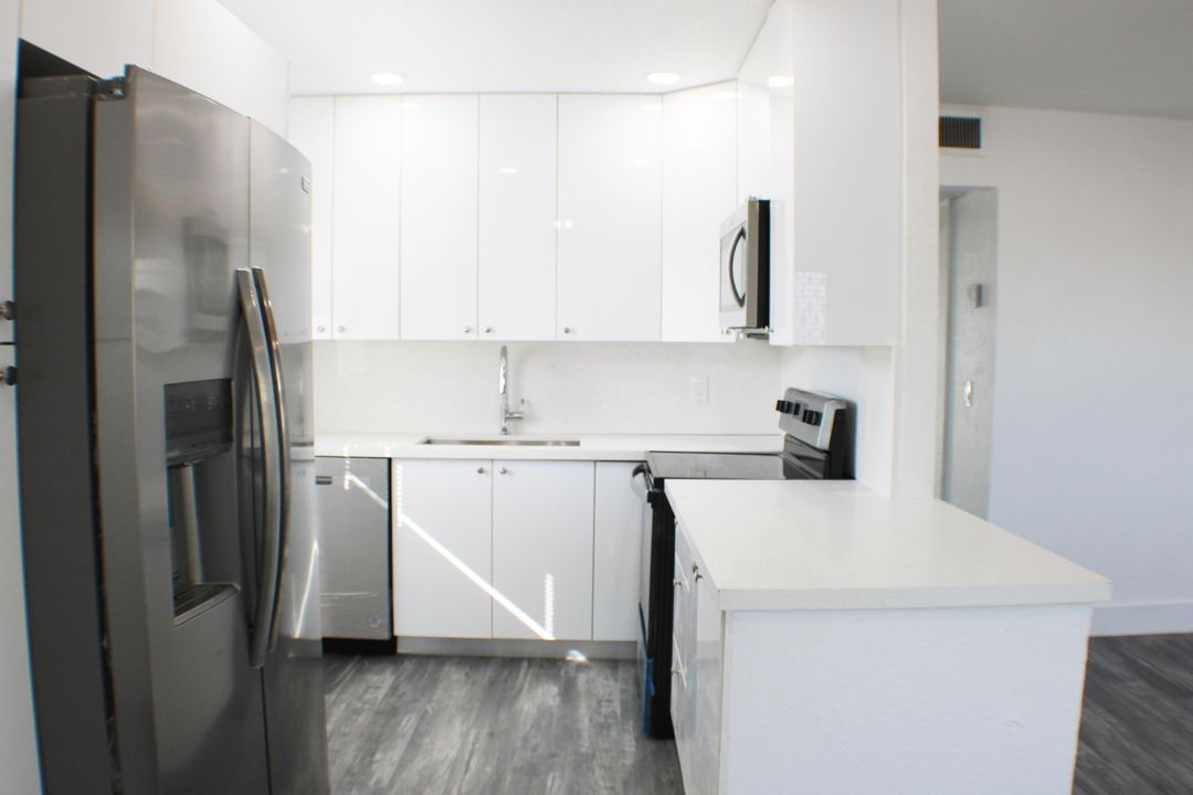 出租: $1,695 (2 贝兹, 2 浴室, 880 平方英尺)