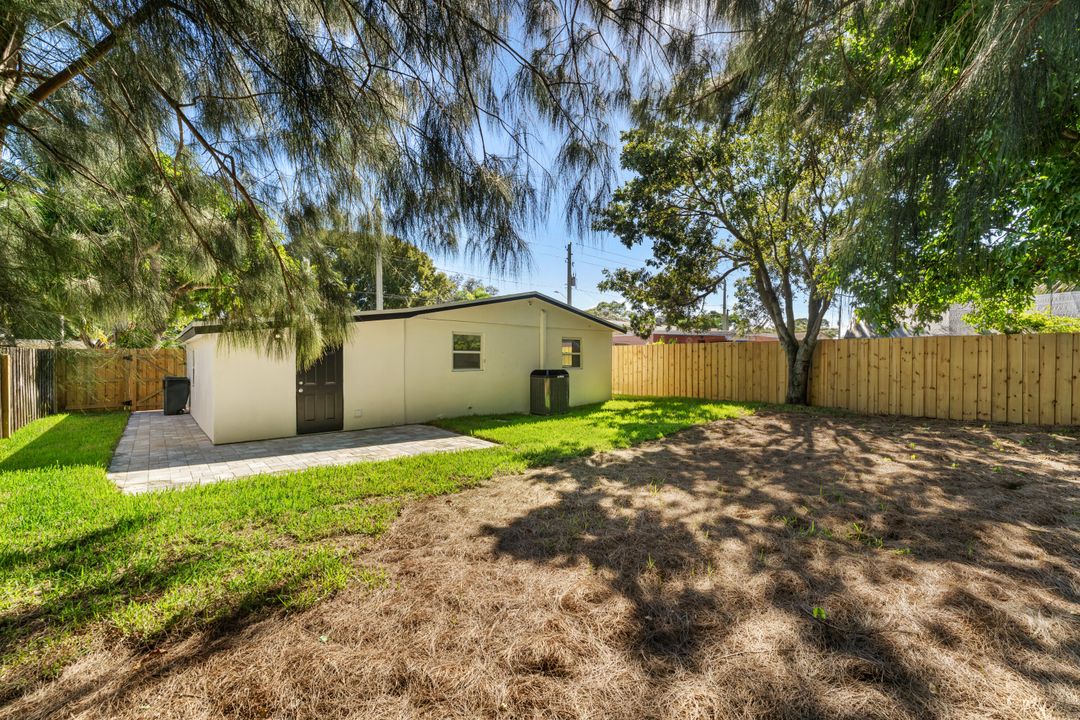 For Sale: $325,000 (3 beds, 1 baths, 1036 Square Feet)