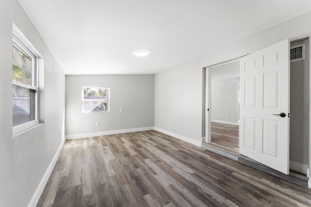 For Sale: $325,000 (3 beds, 1 baths, 1036 Square Feet)