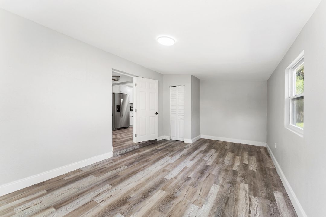 For Sale: $325,000 (3 beds, 1 baths, 1036 Square Feet)