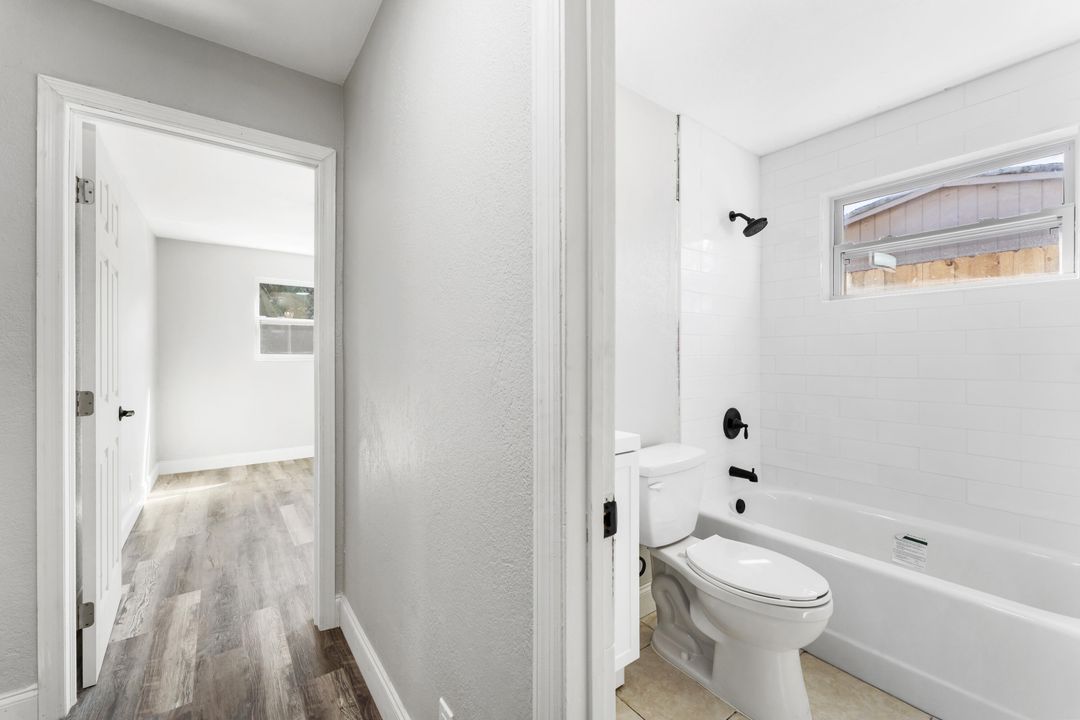 For Sale: $325,000 (3 beds, 1 baths, 1036 Square Feet)