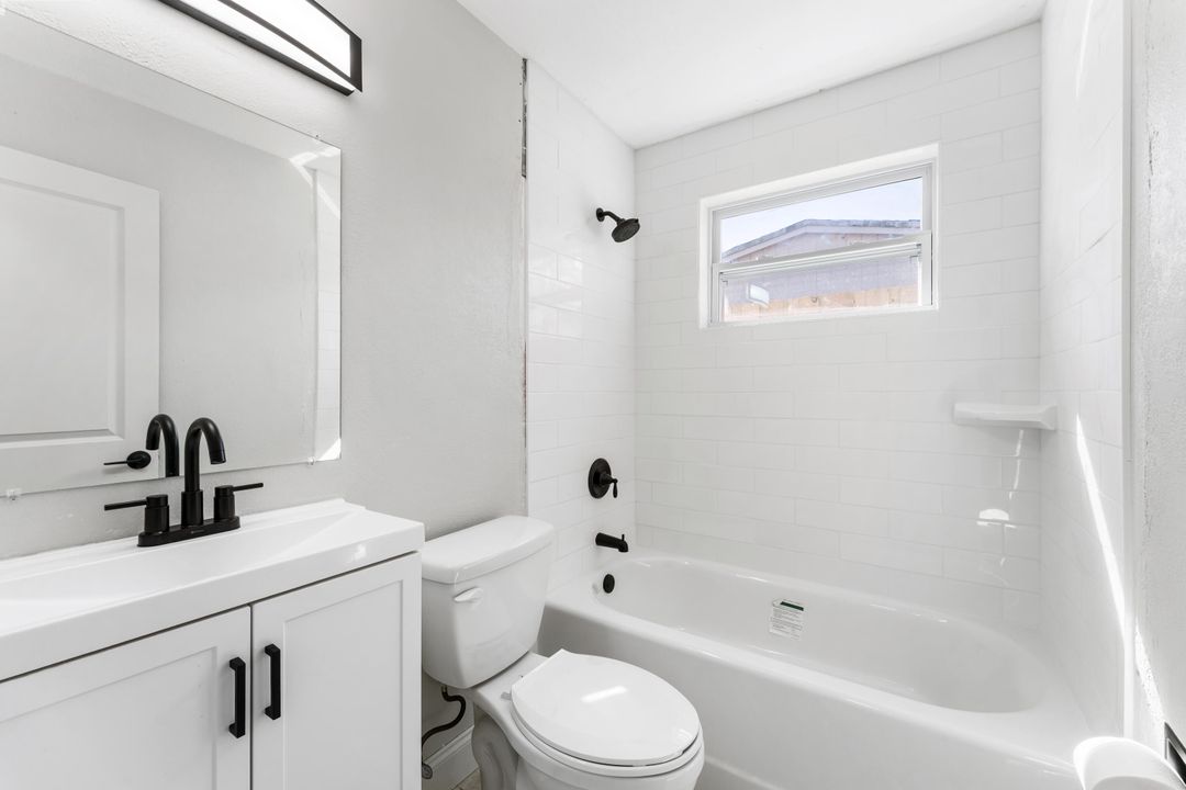 For Sale: $325,000 (3 beds, 1 baths, 1036 Square Feet)