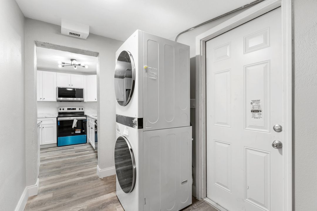 For Sale: $325,000 (3 beds, 1 baths, 1036 Square Feet)