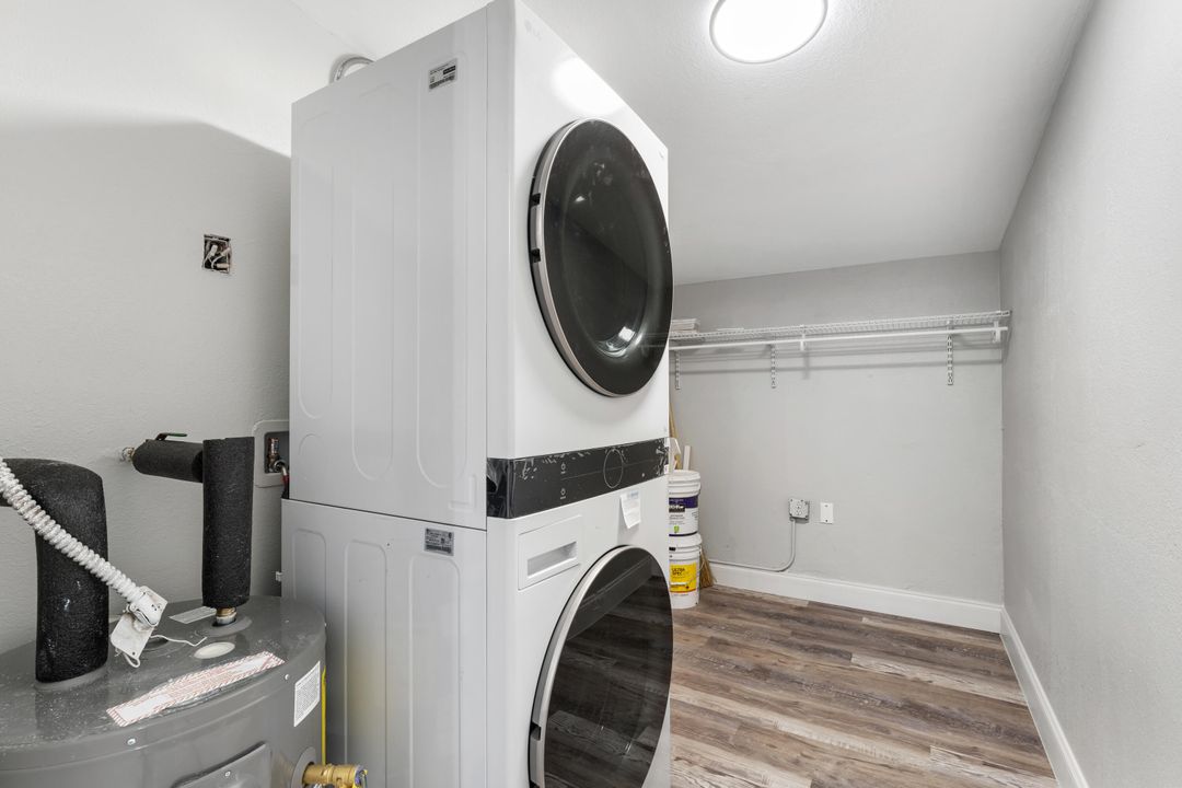 For Sale: $325,000 (3 beds, 1 baths, 1036 Square Feet)