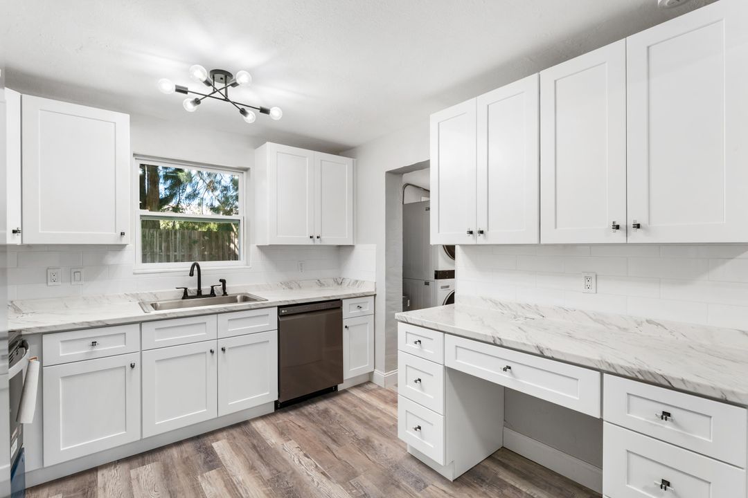 For Sale: $325,000 (3 beds, 1 baths, 1036 Square Feet)