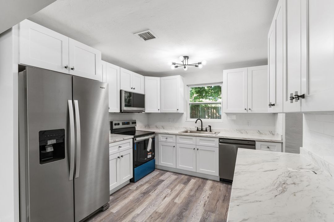 For Sale: $325,000 (3 beds, 1 baths, 1036 Square Feet)