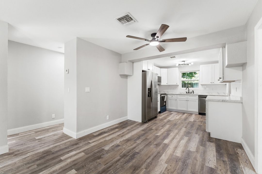 For Sale: $325,000 (3 beds, 1 baths, 1036 Square Feet)