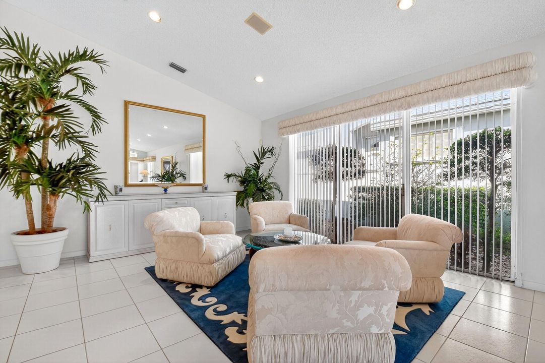 For Sale: $320,000 (3 beds, 2 baths, 2212 Square Feet)