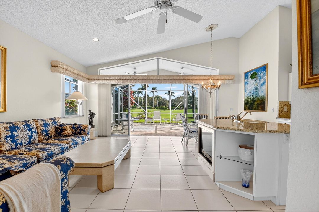 For Sale: $320,000 (3 beds, 2 baths, 2212 Square Feet)