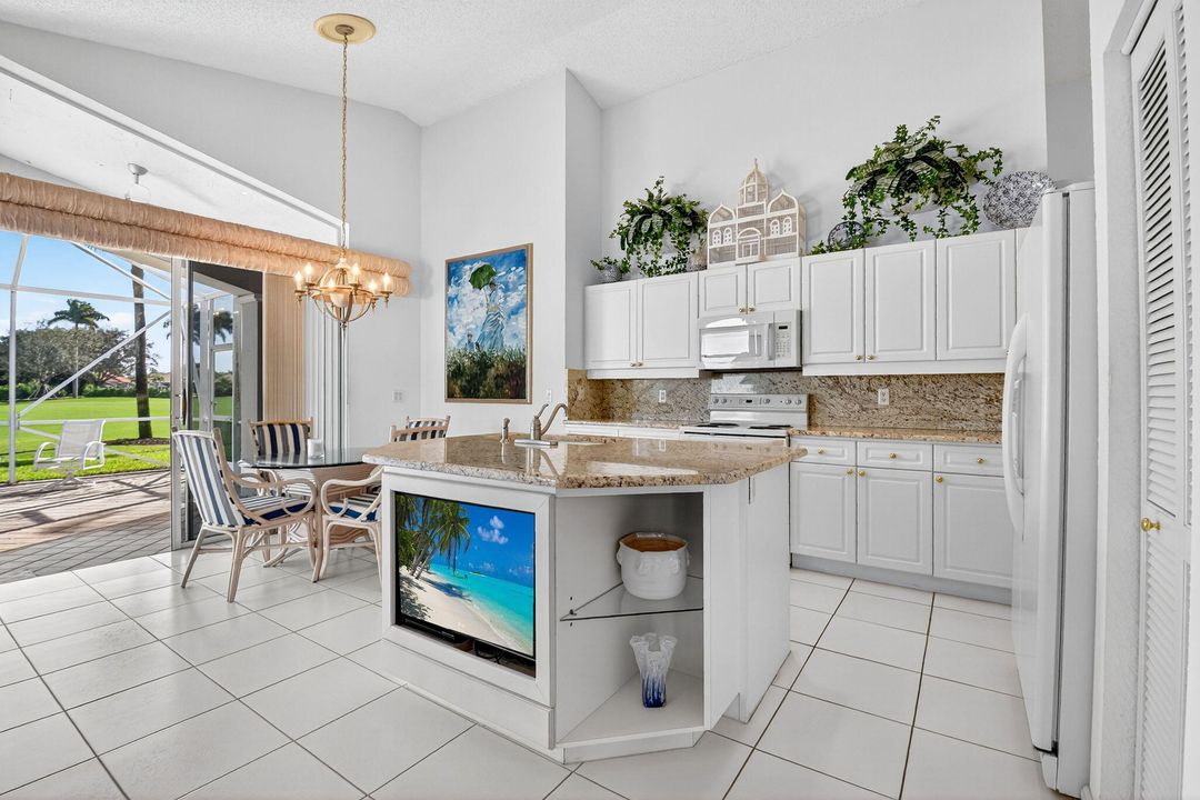 For Sale: $320,000 (3 beds, 2 baths, 2212 Square Feet)