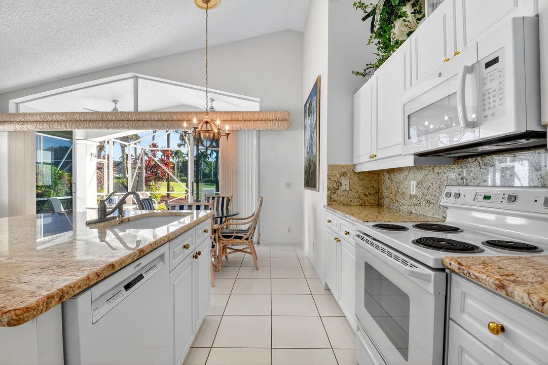 For Sale: $320,000 (3 beds, 2 baths, 2212 Square Feet)