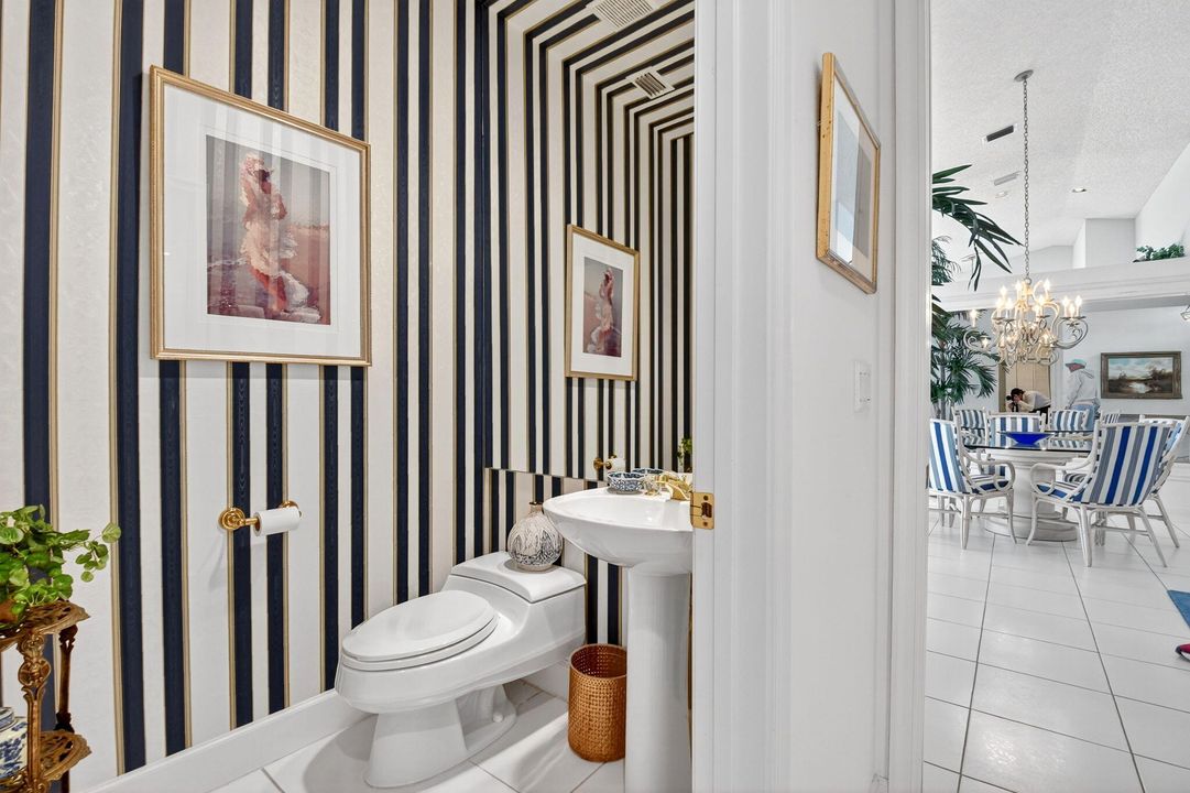 For Sale: $320,000 (3 beds, 2 baths, 2212 Square Feet)