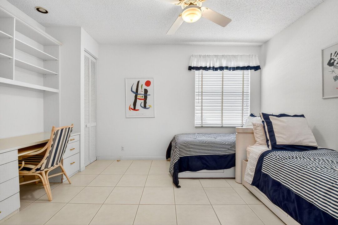 For Sale: $320,000 (3 beds, 2 baths, 2212 Square Feet)