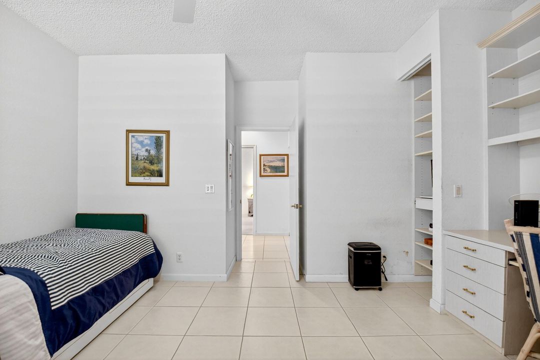 For Sale: $320,000 (3 beds, 2 baths, 2212 Square Feet)