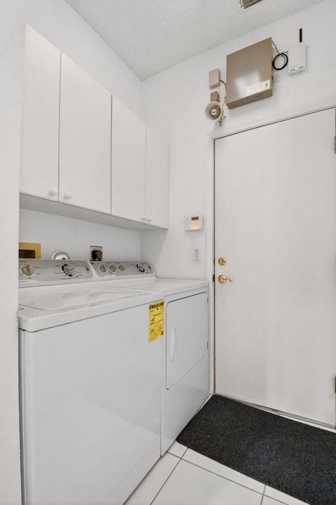 For Sale: $320,000 (3 beds, 2 baths, 2212 Square Feet)