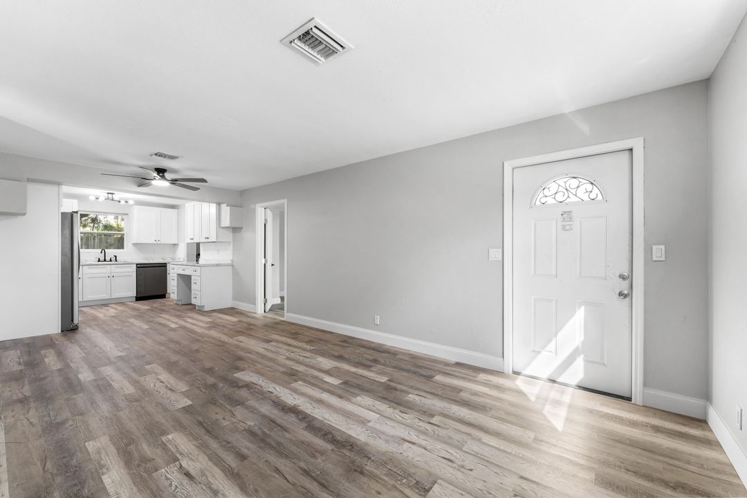 For Sale: $325,000 (3 beds, 1 baths, 1036 Square Feet)