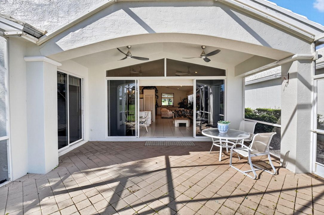 For Sale: $320,000 (3 beds, 2 baths, 2212 Square Feet)