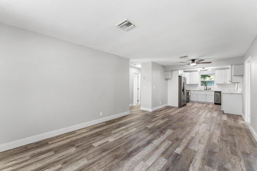 For Sale: $325,000 (3 beds, 1 baths, 1036 Square Feet)