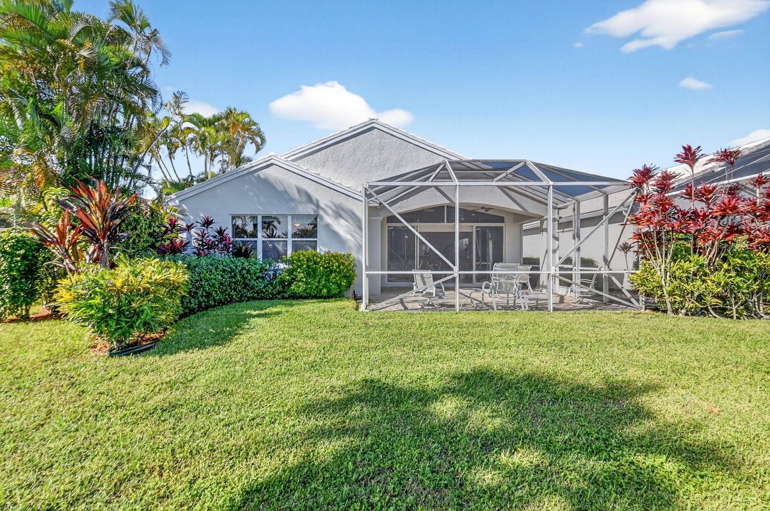 For Sale: $320,000 (3 beds, 2 baths, 2212 Square Feet)