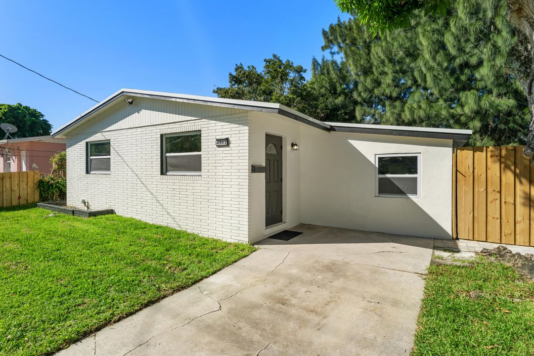 For Sale: $325,000 (3 beds, 1 baths, 1036 Square Feet)