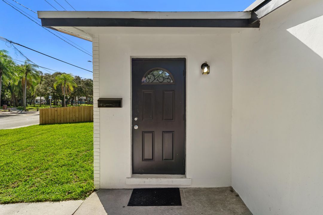 For Sale: $325,000 (3 beds, 1 baths, 1036 Square Feet)