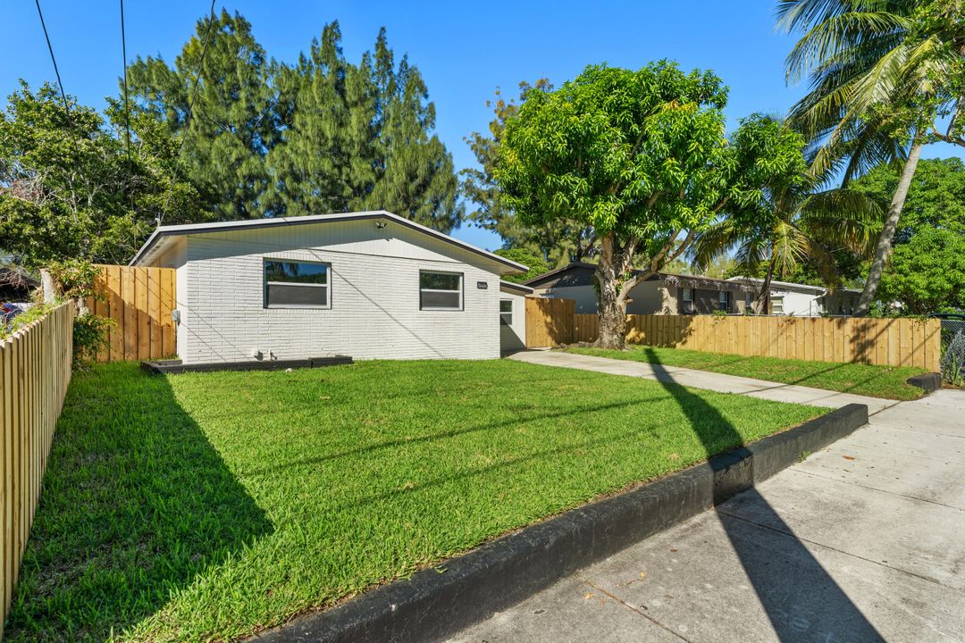 For Sale: $325,000 (3 beds, 1 baths, 1036 Square Feet)