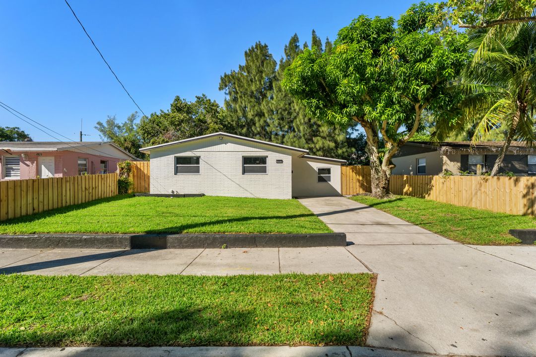 For Sale: $325,000 (3 beds, 1 baths, 1036 Square Feet)