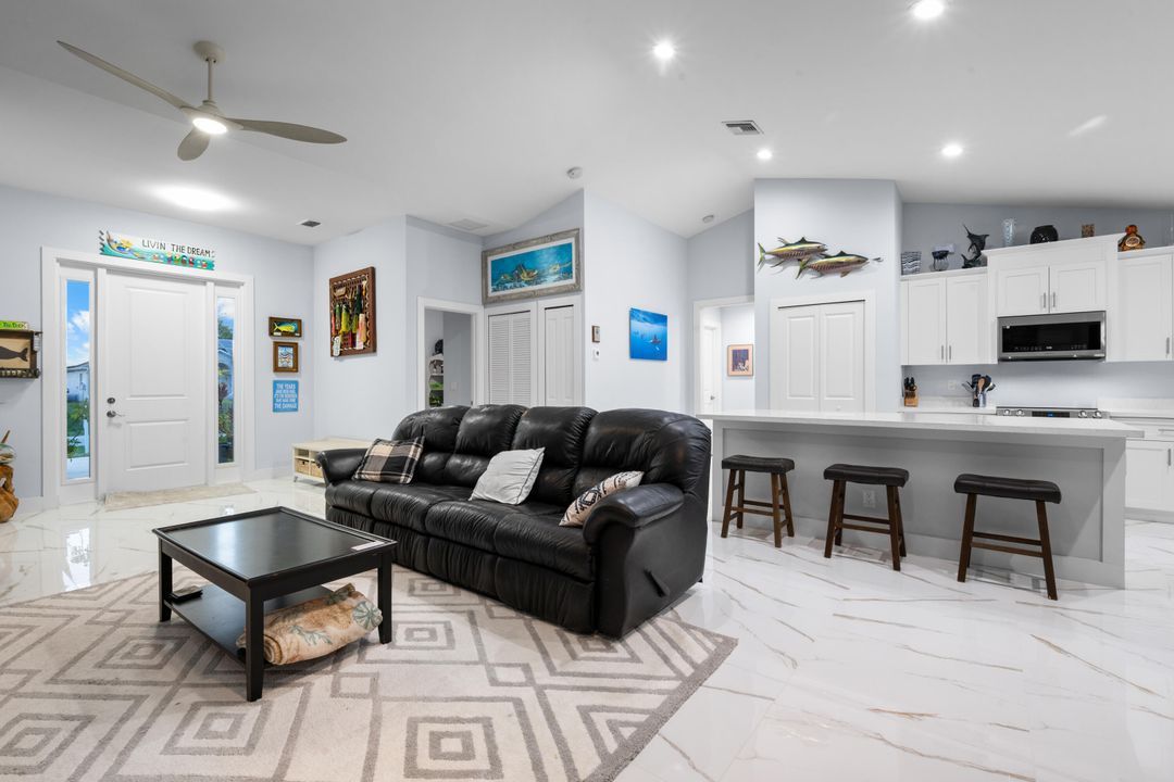 Active With Contract: $447,000 (4 beds, 2 baths, 1883 Square Feet)