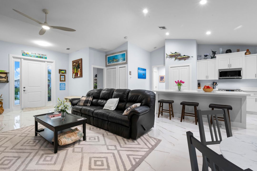 Active With Contract: $447,000 (4 beds, 2 baths, 1883 Square Feet)