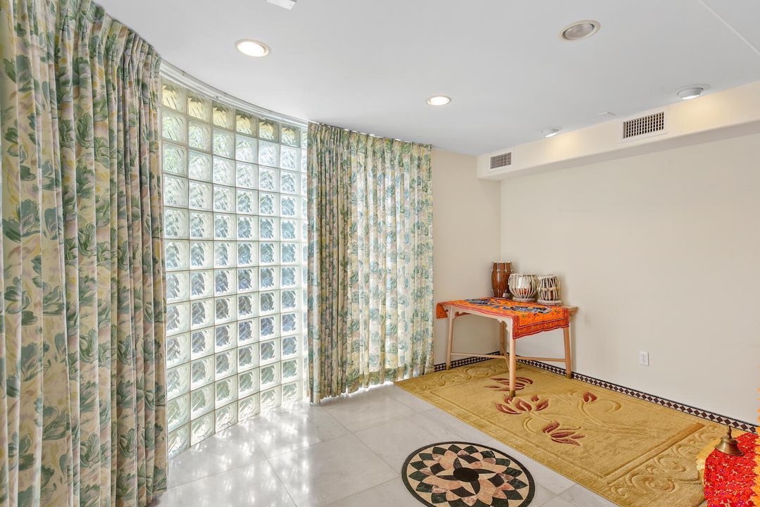 For Sale: $3,750,000 (8 beds, 5 baths, 7389 Square Feet)