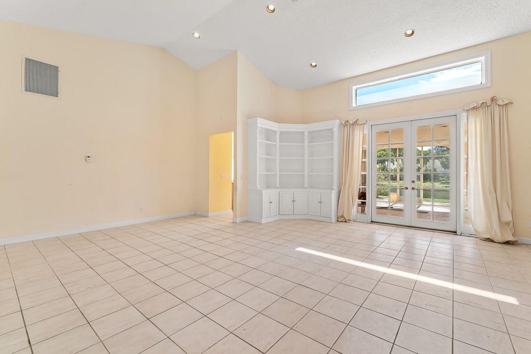 Active With Contract: $700,000 (4 beds, 2 baths, 2619 Square Feet)