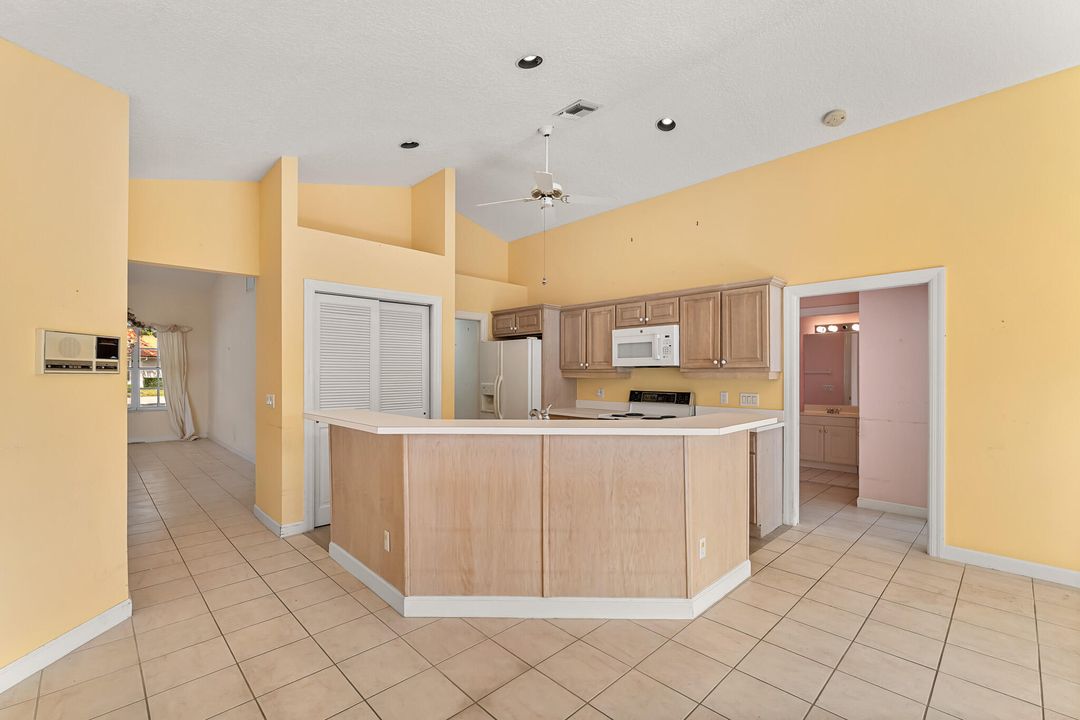 Active With Contract: $700,000 (4 beds, 2 baths, 2619 Square Feet)