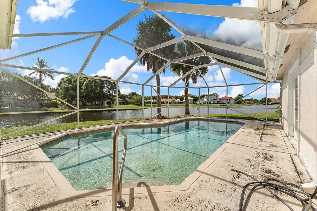 Active With Contract: $700,000 (4 beds, 2 baths, 2619 Square Feet)